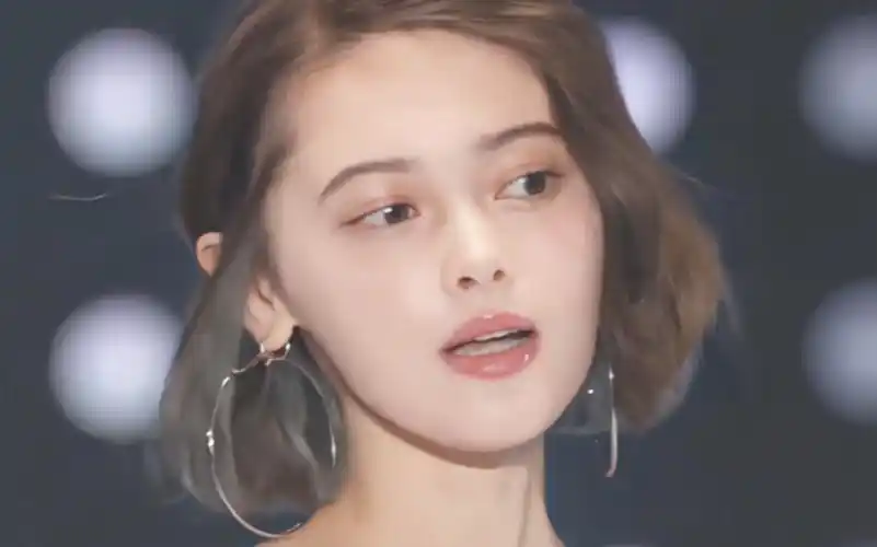 玉城tina心动名场面,摘下帽子倾倒众生