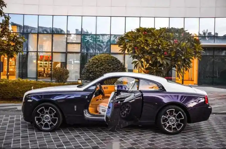 最新拿下劳斯莱斯魅影二约