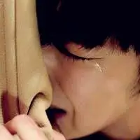 痛哭流泪的伤感头像男生,为爱受伤的男人