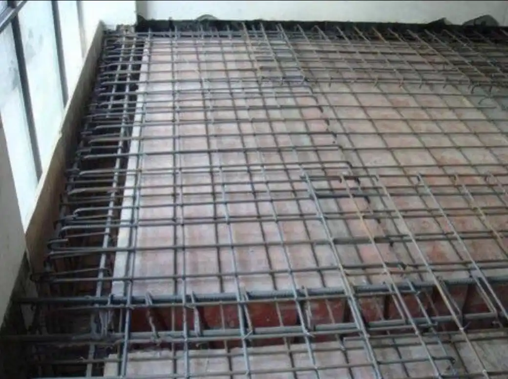 现浇楼板质量高,耐久性强,避免了楼面