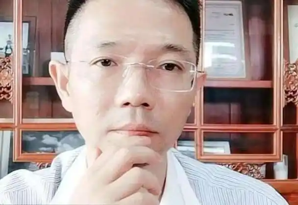 在28案中,李圣给大家留下了深刻的印象,他性情温和