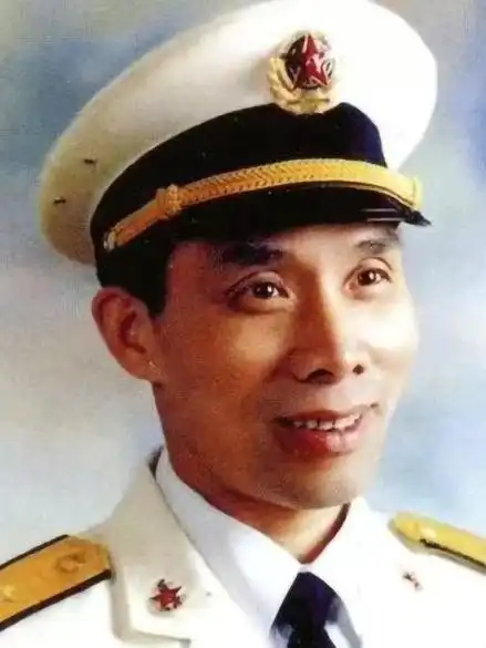 西沙海战一等功荣立者,海军少将军衔.