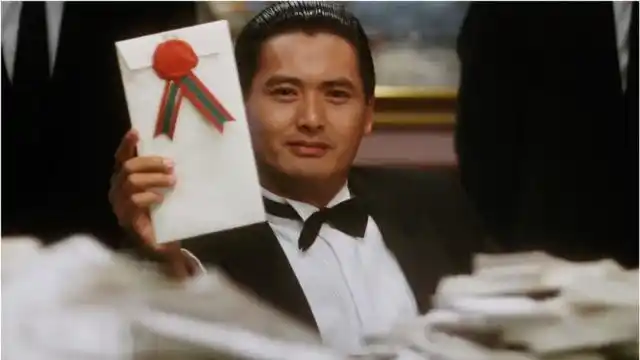 赌神:周润发演技炸裂,赌神拿出瑞士银行本票,价值三千万美金!