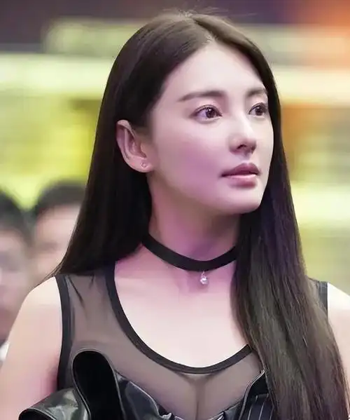 张雨绮早年和陈冠希合照流出看到照片才知周星驰的眼光有多毒