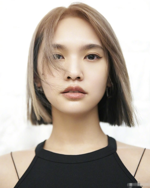 杨丞琳悄悄剪了短发,谁注意李荣浩说了啥?六个字"狗粮"齁甜