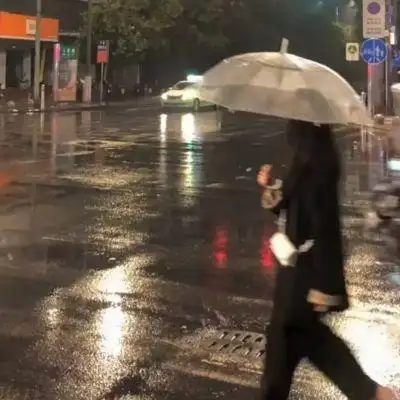 淋雨女头系列2 你在就好了._女生头像_我要个性网