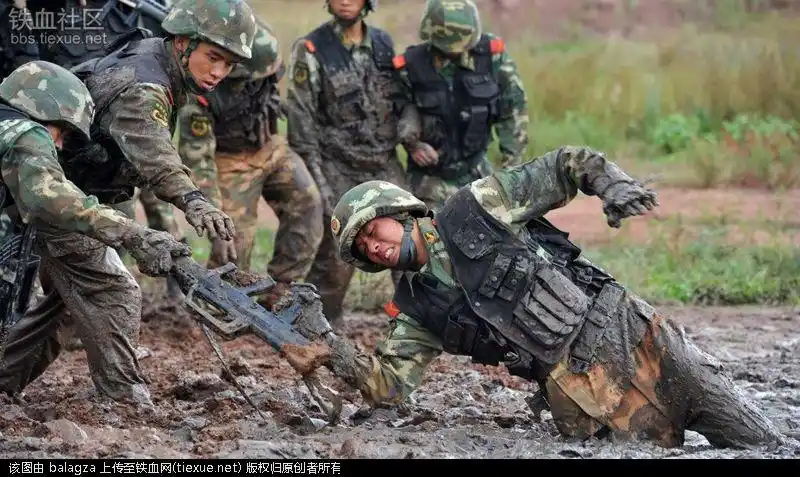 我国武警722特种部队 就是俩字 (牛逼)