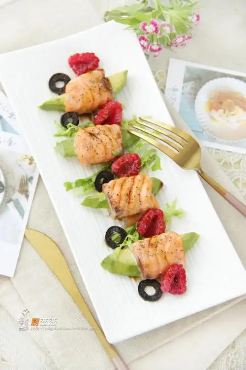 三文鱼牛油果卷