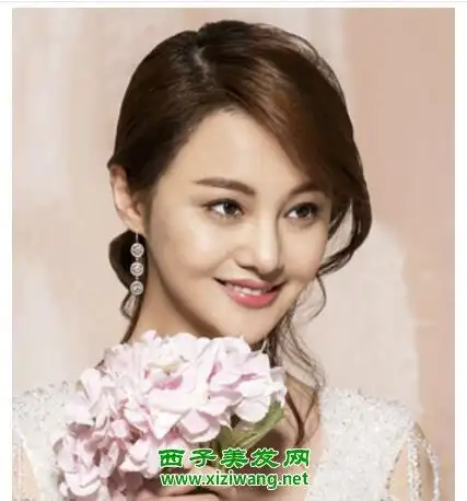 偏分式大刘海发型图片 偏分大刘海这样扎更迷人