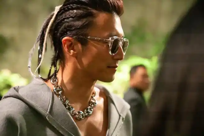 谢霆锋的拉链是有什么心事吗##谢霆锋伦敦看秀g社生图