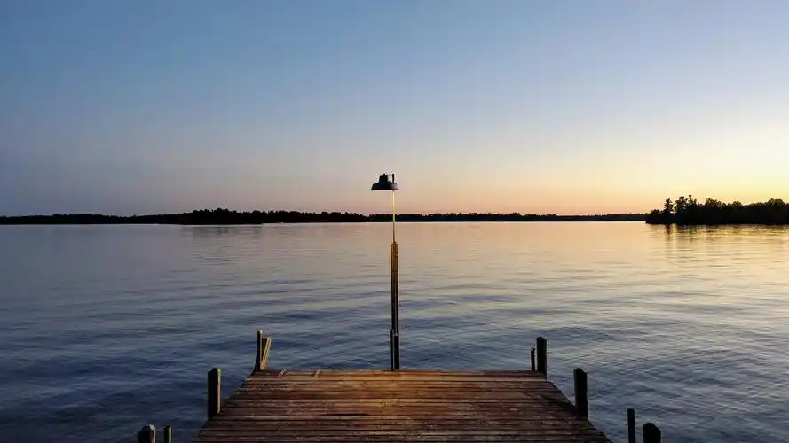 今天发两个帖子,一个氢视窗,一个标准壁纸.