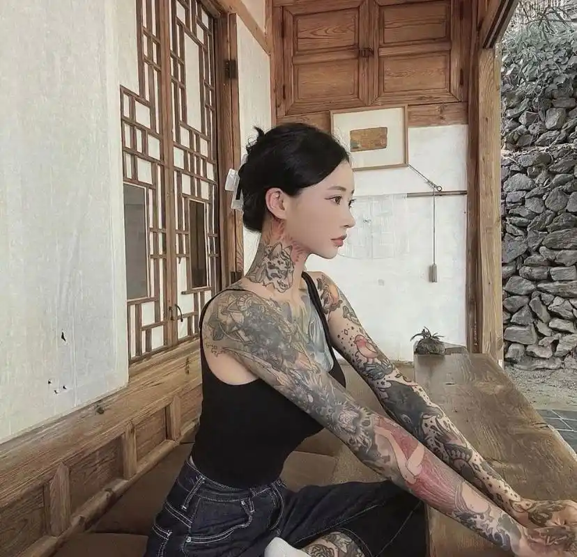 女生花臂纹身/tattoo 拼接小图 纹身推荐 生活不是选择而是热爱