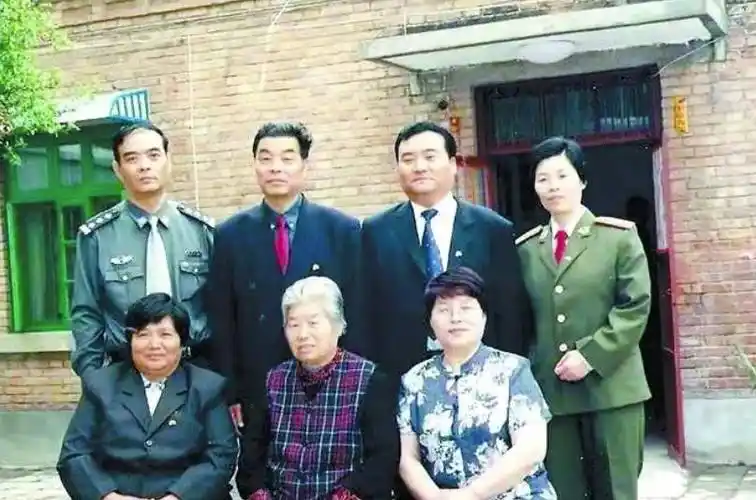 原创人民公仆焦裕禄42岁患癌离世六个子女继承遗志都是人中翘楚