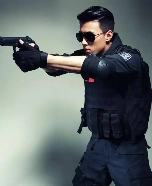 丽水这位帅哥特警,走向全国