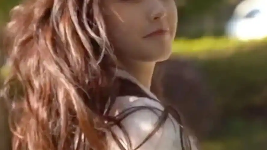 蛇姐回眸一笑百媚生