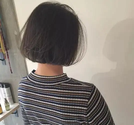 女生齐脖短发简约美