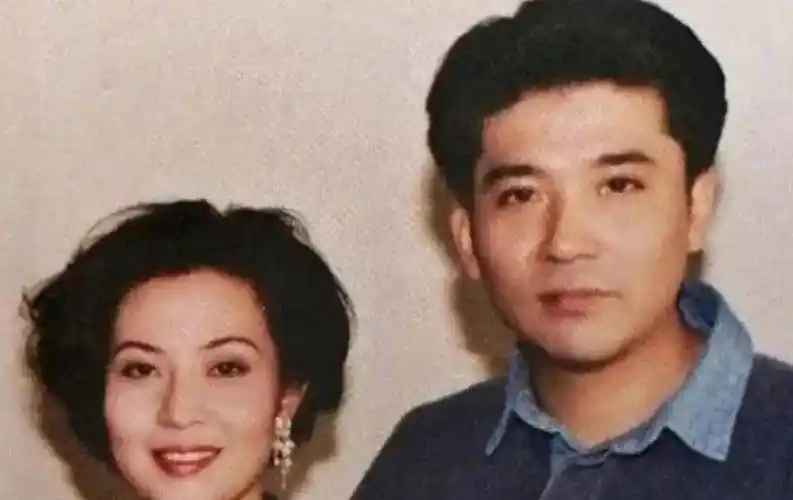演员孙淳:结婚30年,为了爱人身体健康坚持丁克,晚年和狗作伴_妻子