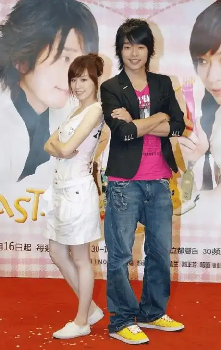 惨,3任前男友"功不可没",伍佰看不下去为她写歌_生父_杨丞琳_演唱会