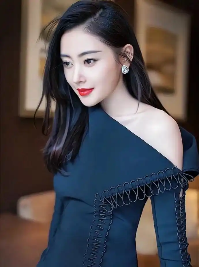 张天爱高清写真图集,肤白貌美,身姿曼妙