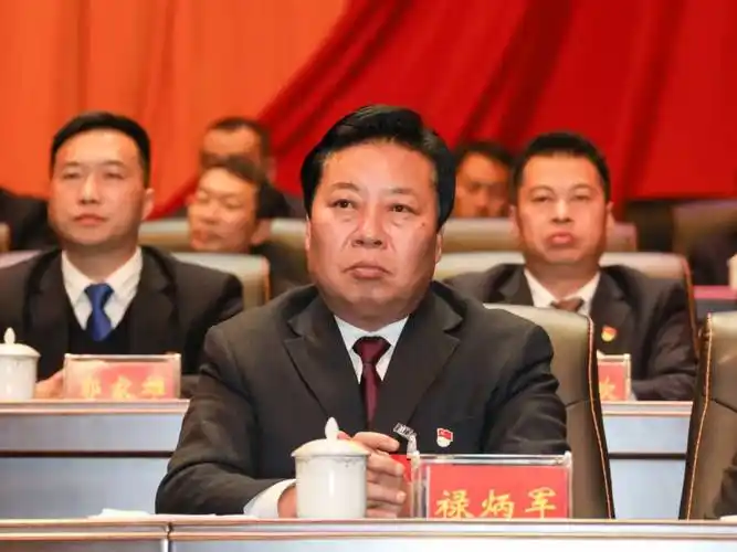 威宁彝族回族苗族自治县第十八届人民代表大会第一次会议胜利闭幕