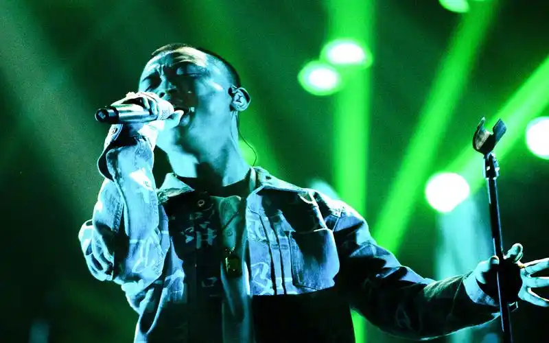 gai 《歌手》高清图片桌面壁纸