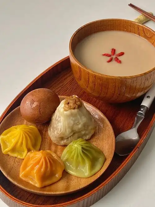 中式早餐02美味米稀03三色灌汤包烧麦茶叶蛋