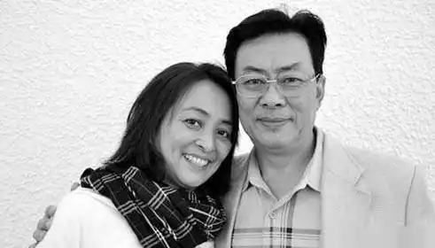 因专注演戏不顾家庭妻子与其离婚机场邂逅初恋再续前缘