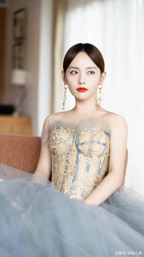 张嘉倪:端庄优雅,妩媚娇艳