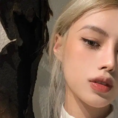 回应: 求一个渣女头像