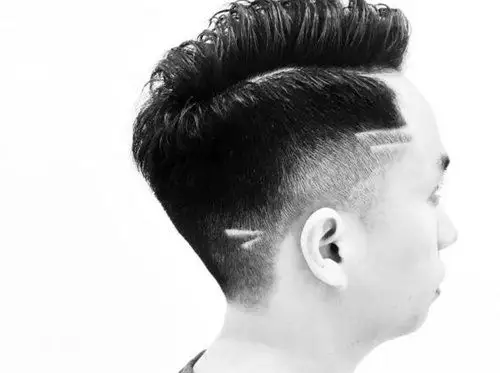 在头发侧边剃两道痕是不是好流行 做个有割痕短发的帅气男生_发型师姐