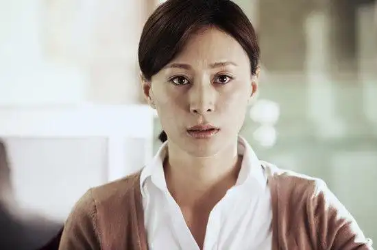 杨雨婷扮演余玥新浪娱乐讯 近日,湖南卫视热播剧《璀璨人生》剧情进入