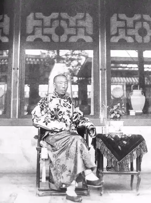 原创清朝老照片那时的贫富差距有多大看穷人和富人吃饭简直是天差地别