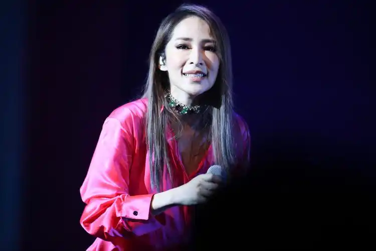 私人邮箱被盗,黑客发威胁信,萧亚轩发文求助