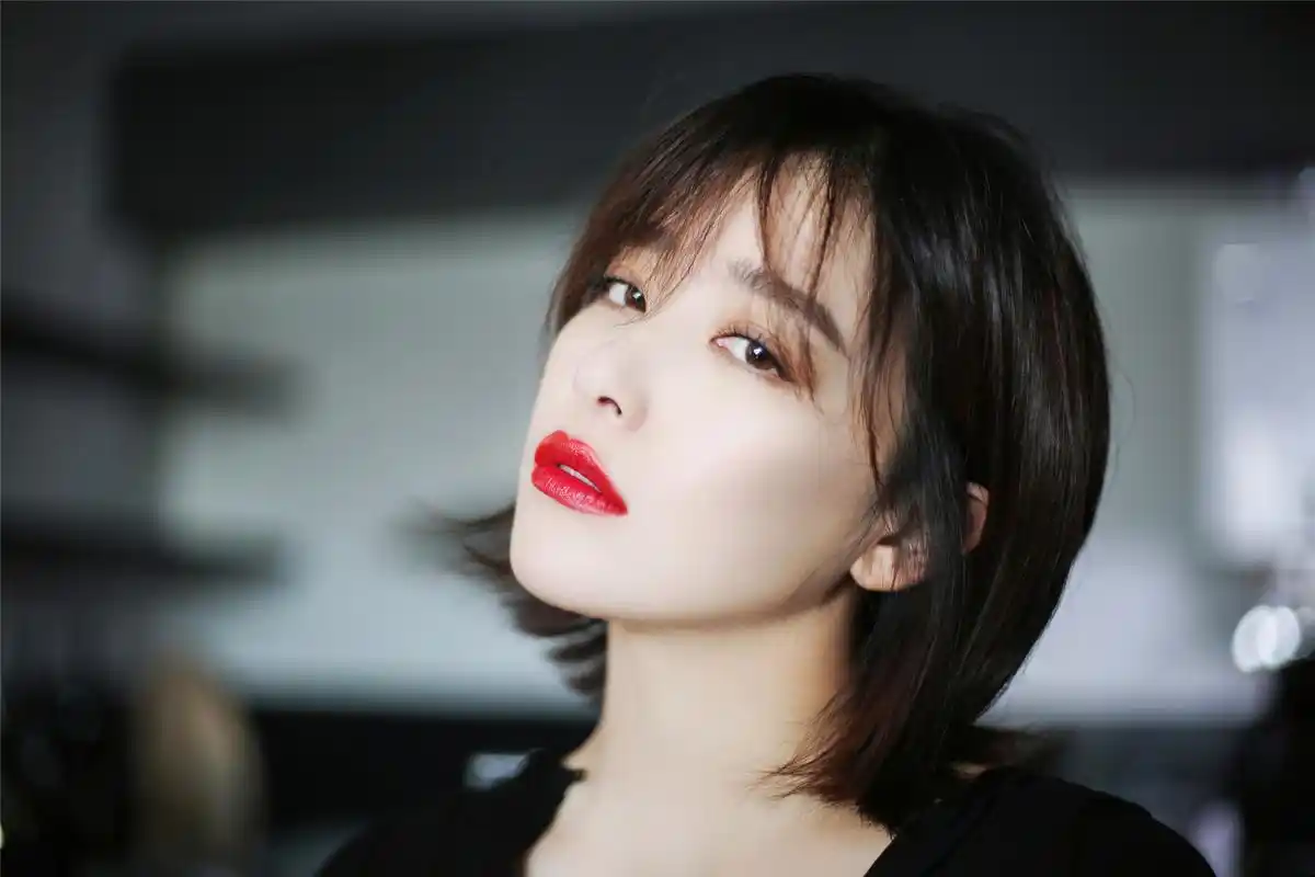 不经意的一抹红,是我眼中最美的颜色 阚清子love is red.