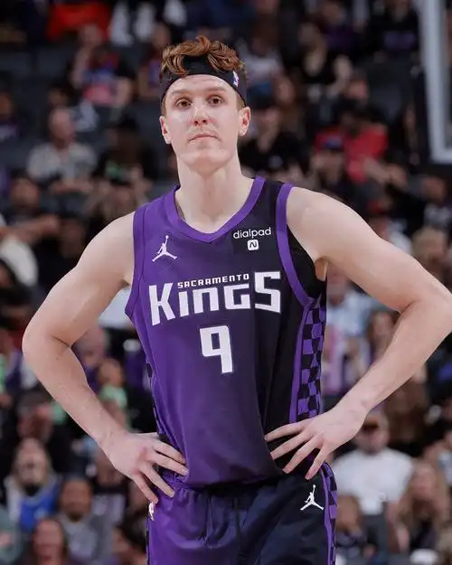 国王主力球员胡尔特确认赛季报销 在其得分超过15分时国王队11胜4负_