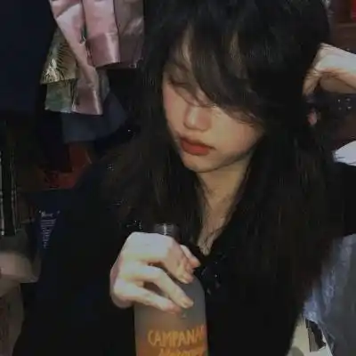 冷漠头像真人女生 狠心冷漠绝情的图片