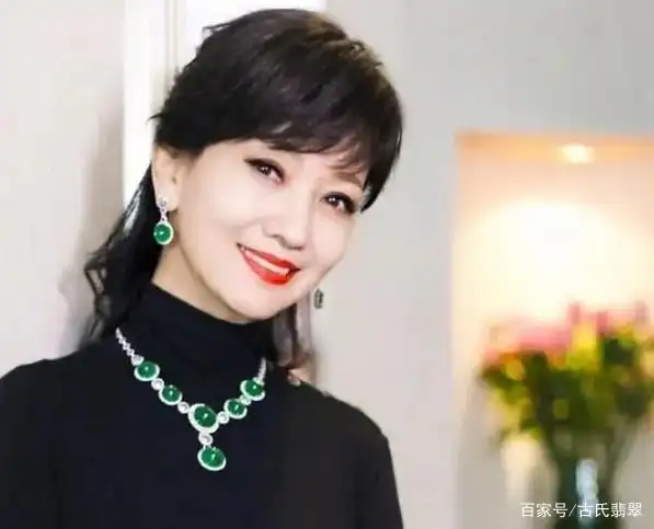 喜欢翡翠的女明星,你知道有谁吗?她们为什么如此喜欢翡翠呢?