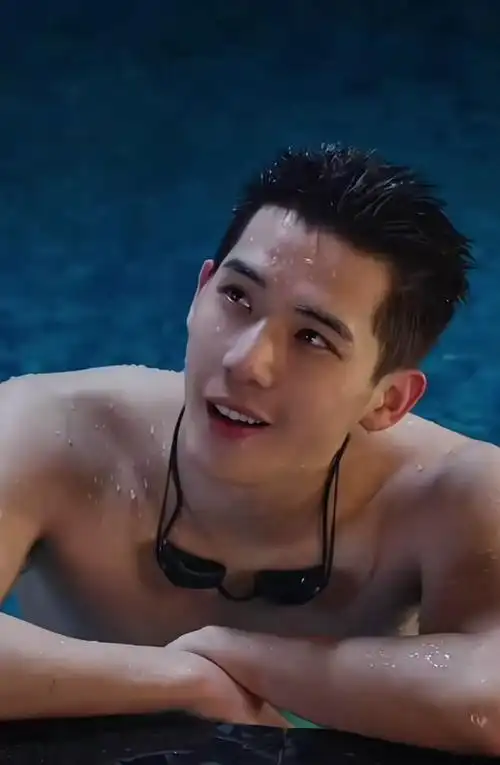 王安宇爆改前后对比胖