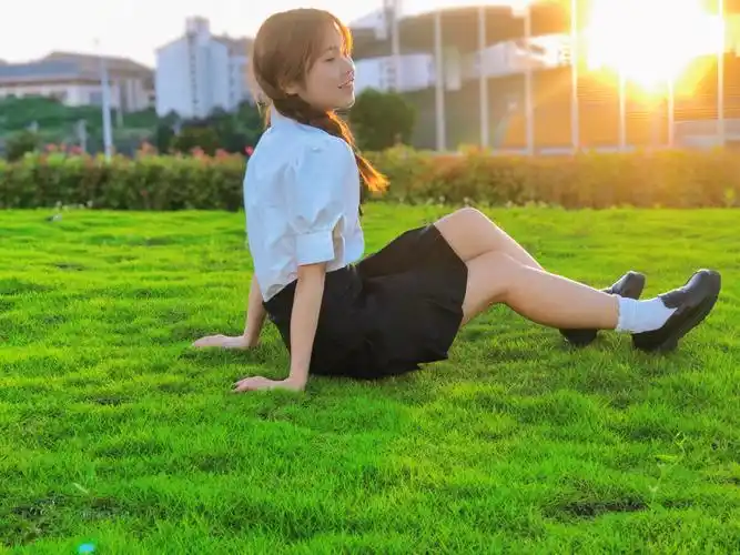 青春阳光可爱的小妹子