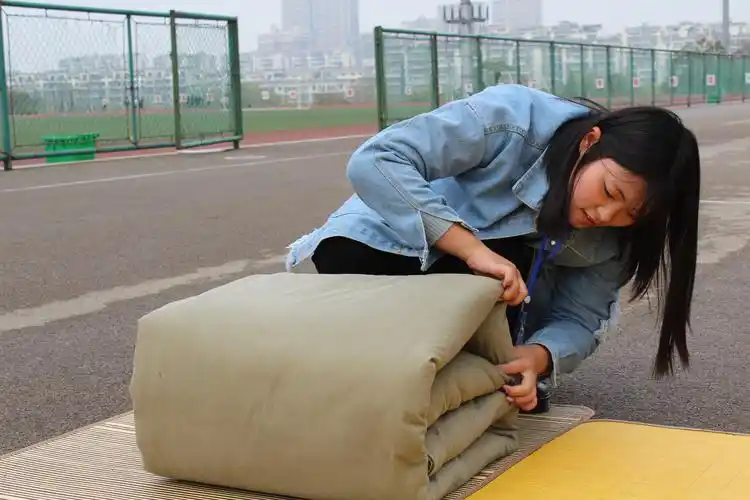 经管学院叠被子大赛有被而来叠出精彩