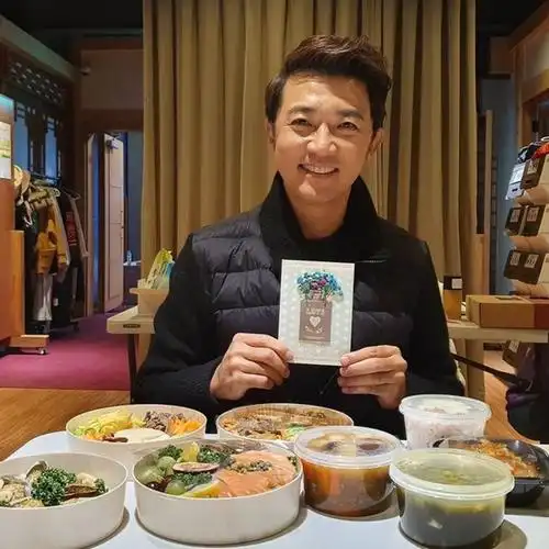 安在旭当上混世大魔王,从眼神开始惊吓粉丝,变态演技入木三分_网易