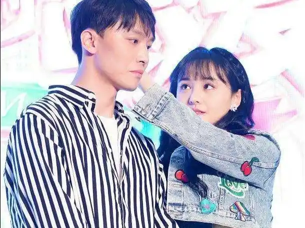 郑爽节目中主动哄张恒你觉得郑爽爱得卑微吗