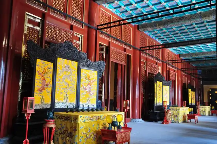 位于景山正北侧,是清朝皇室供奉祭祀祖先的礼制建筑,仿太庙规制,为