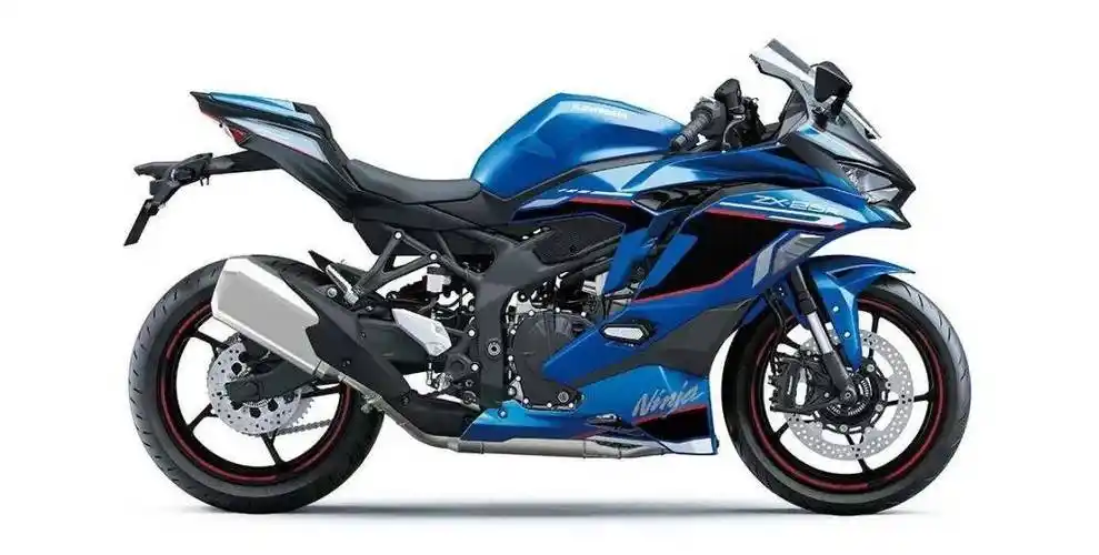 红蓝搭配,川崎四缸250新面貌