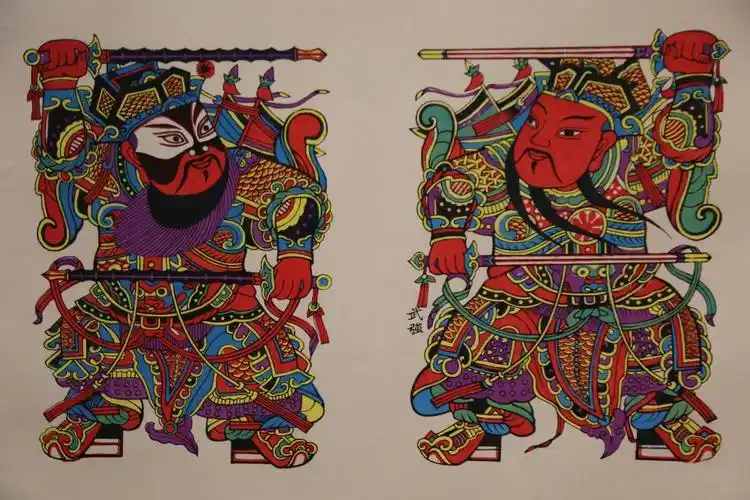 "色又鲜,纸又白,年画打从武强来;门神灶王样样有,屋里墙上搭戏台.