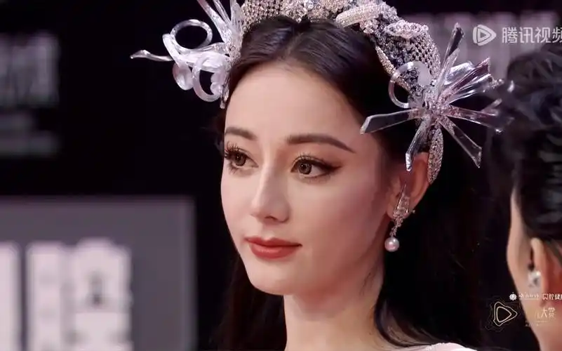 【安居乐烨】迪丽热巴红毯采访【星光大赏】