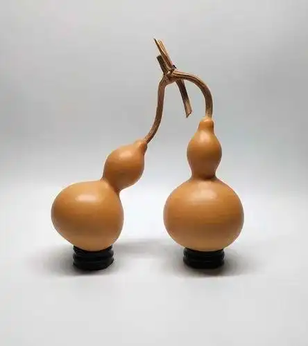 这些葫芦把玩不顺手?那就放好静静欣赏吧!