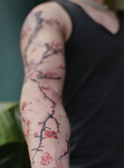 中国风水墨梅花花臂纹身欣赏3