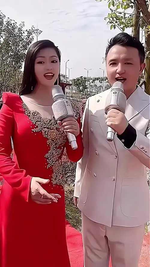 美女罗姣和九哥演唱双脚踏上幸福路极力推荐