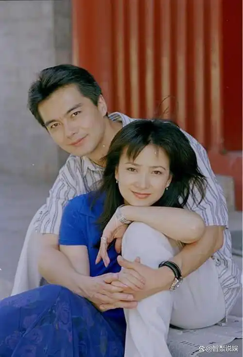 2003年许亚军也才39岁,这么年纪轻轻的他怎么可能不会再找下一任,谁不